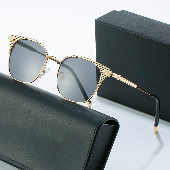 Ladies designer sunglasses with luxurious frame and mirrored lenses