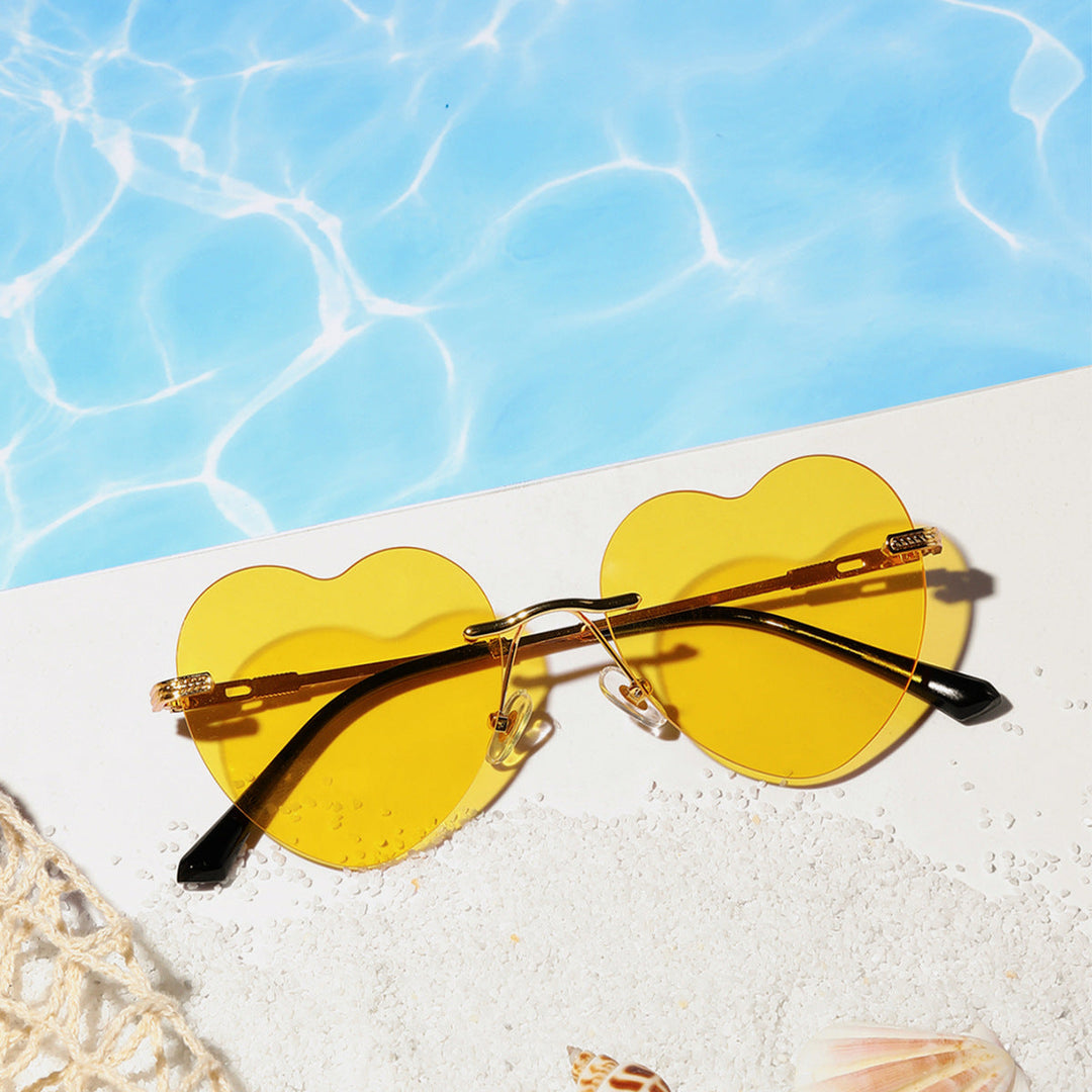 Ladies trendy heart sunglasses with mirrored lenses