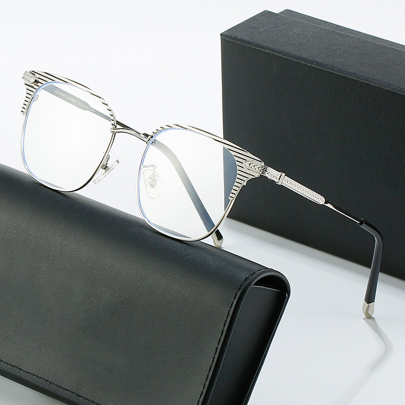 Ladies designer sunglasses with luxurious frame and mirrored lenses