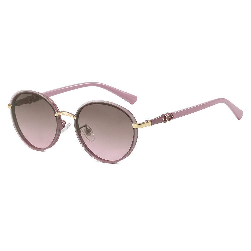 Ladies elegant round sunglasses with mirrored effect