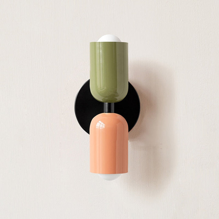 Lively, minimalist wall lamp with two light bulbs