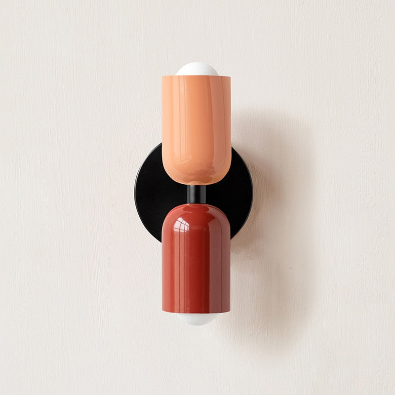 Lively, minimalist wall lamp with two light bulbs