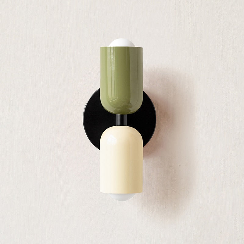Lively, minimalist wall lamp with two light bulbs