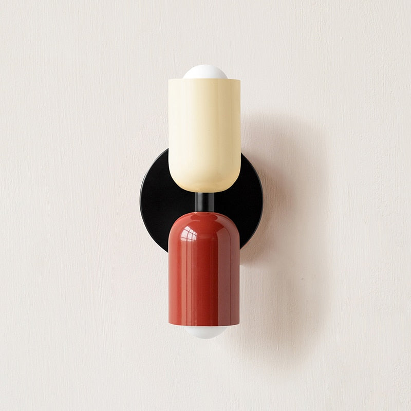 Lively, minimalist wall lamp with two light bulbs