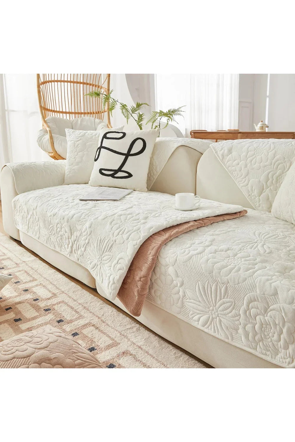 Plush sofa cover |