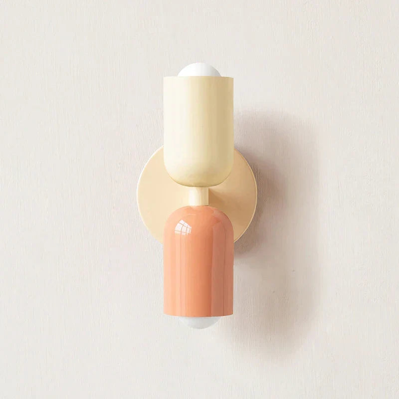 Lively, minimalist wall lamp with two light bulbs