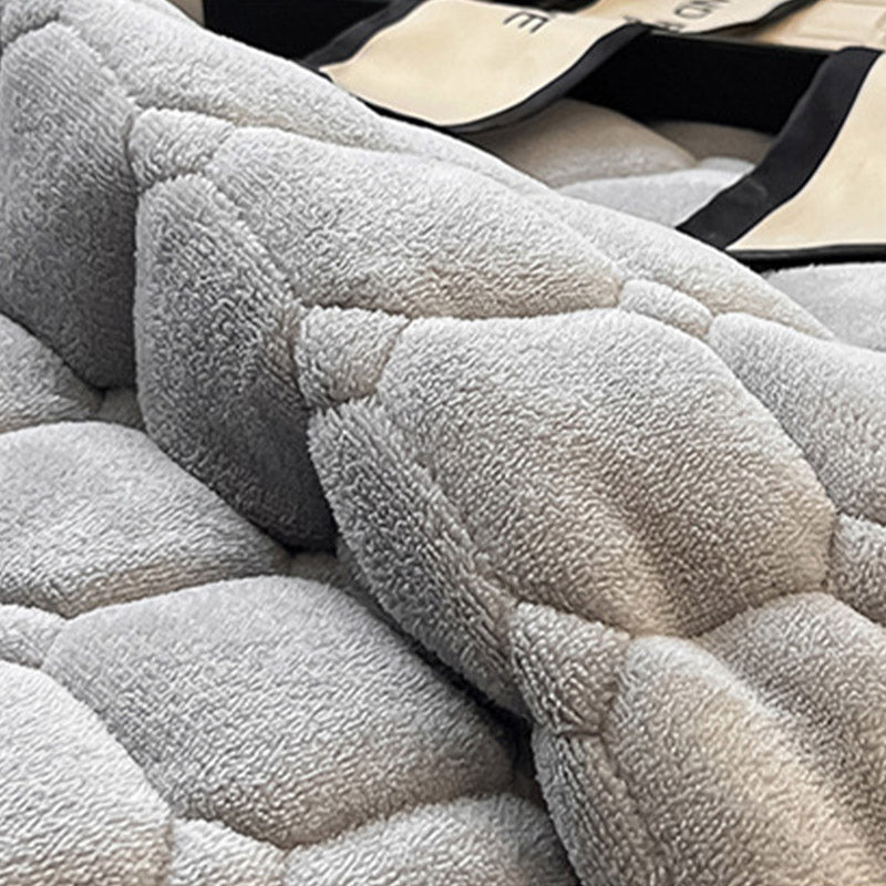 Modern Soft Throw Blanket with Square Texture – Stylish Fluffy Bed &amp; Sofa Cover