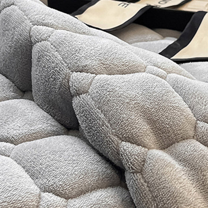 Modern Soft Throw Blanket with Square Texture – Stylish Fluffy Bed &amp; Sofa Cover