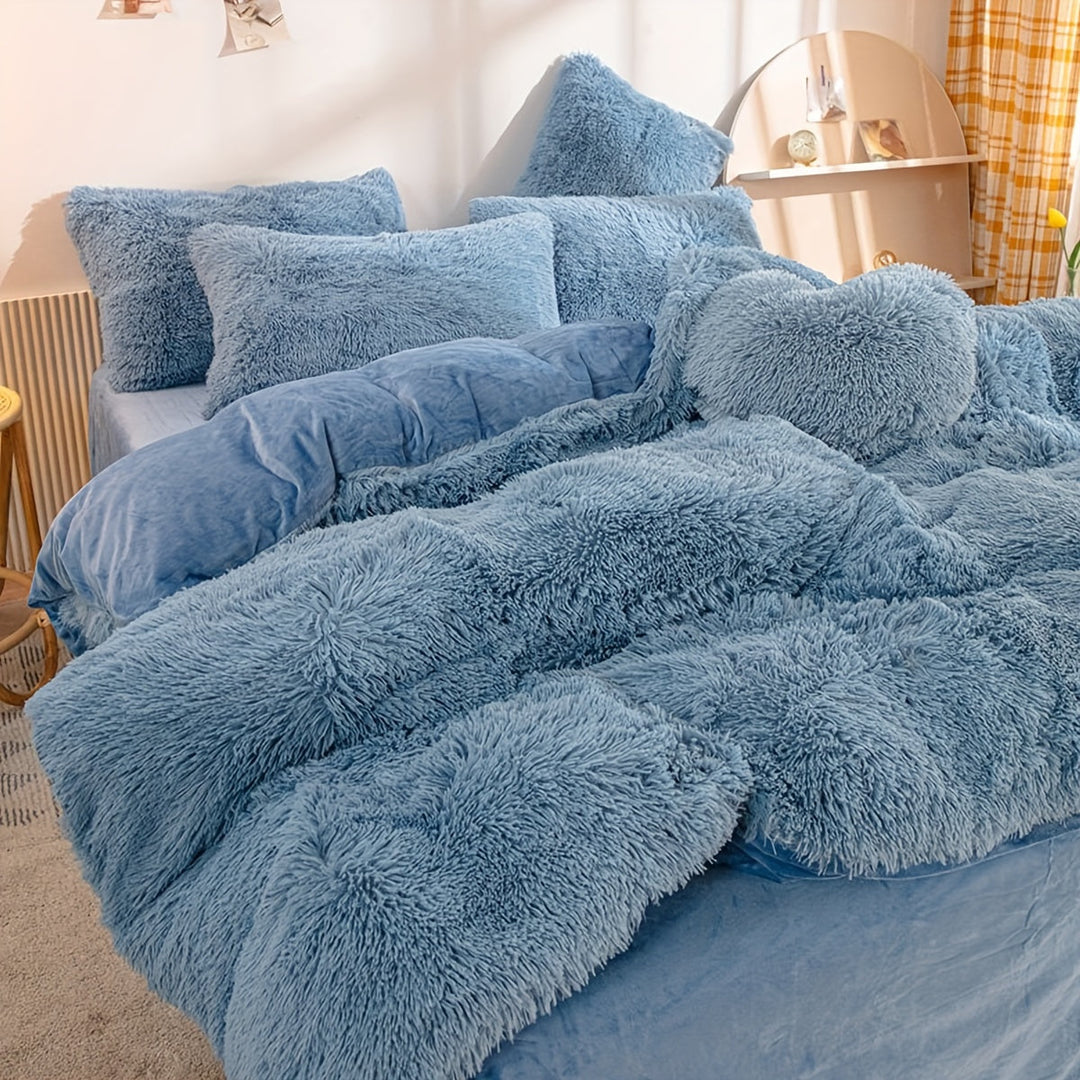 Three-Piece Velvet Bedding Set with Velvet Finish