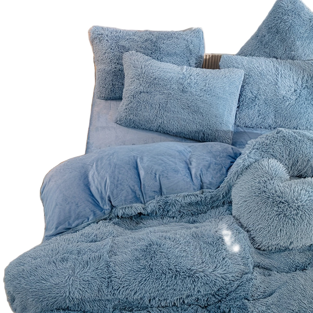 Three-Piece Velvet Bedding Set with Velvet Finish