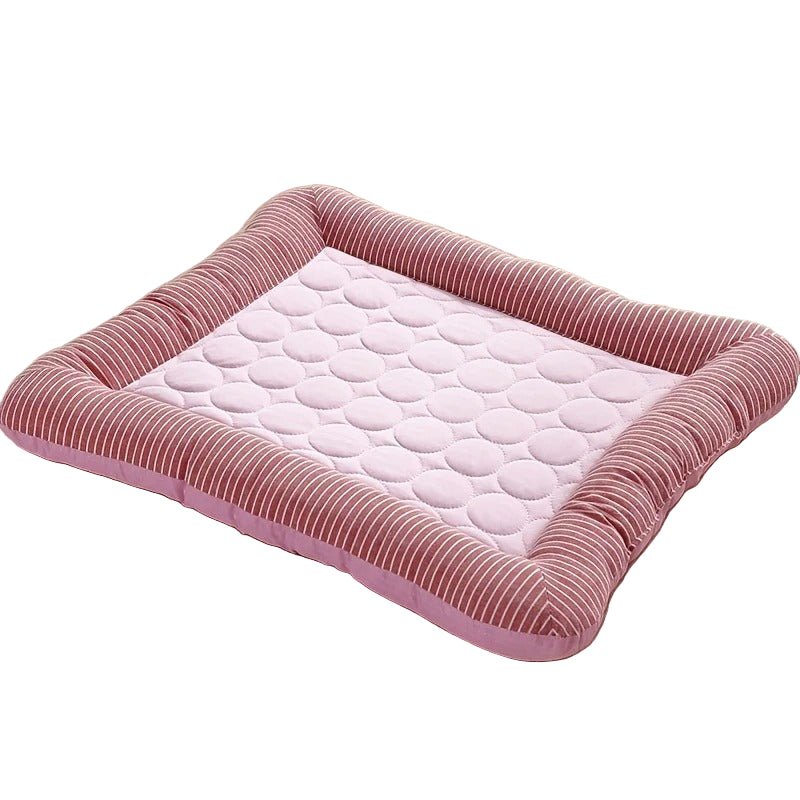 Cooling mat for pets with raised padded edge |