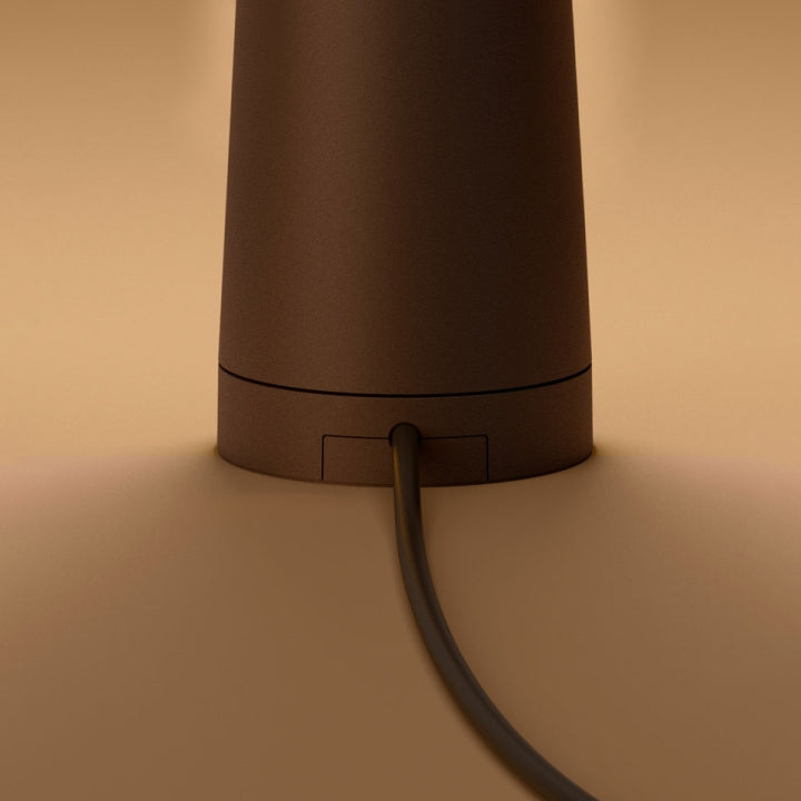 Sculpting table lamp