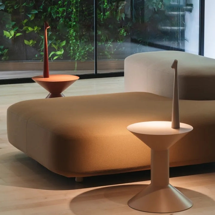 Sculpting table lamp