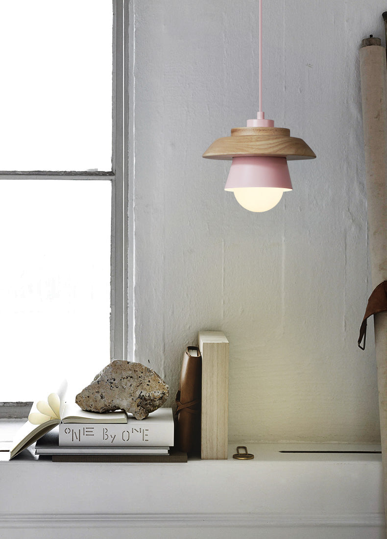 Pendant lights made of Nordic wood