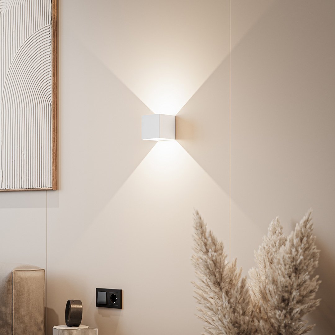 LumiGuard - LED wall lamp with warm light